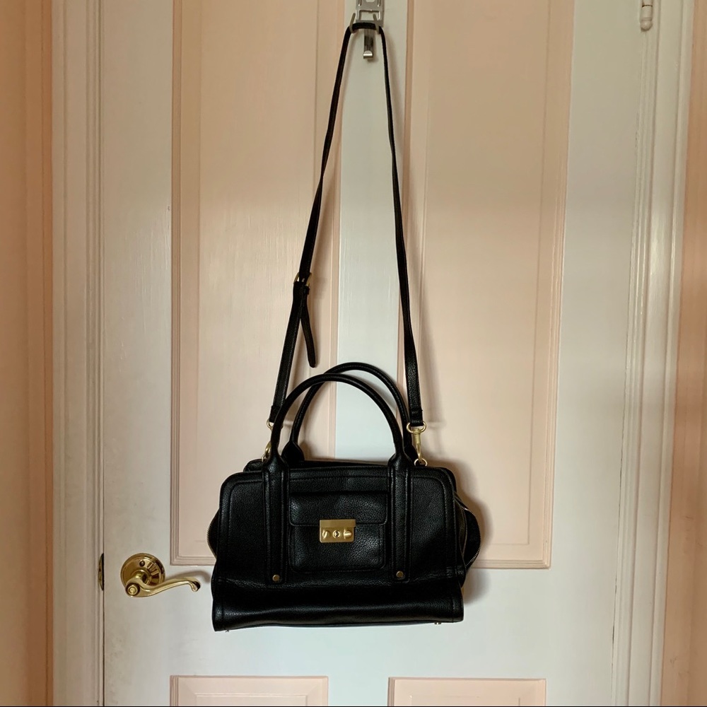 elegant versatile black hand/ shoulder bag 🖤